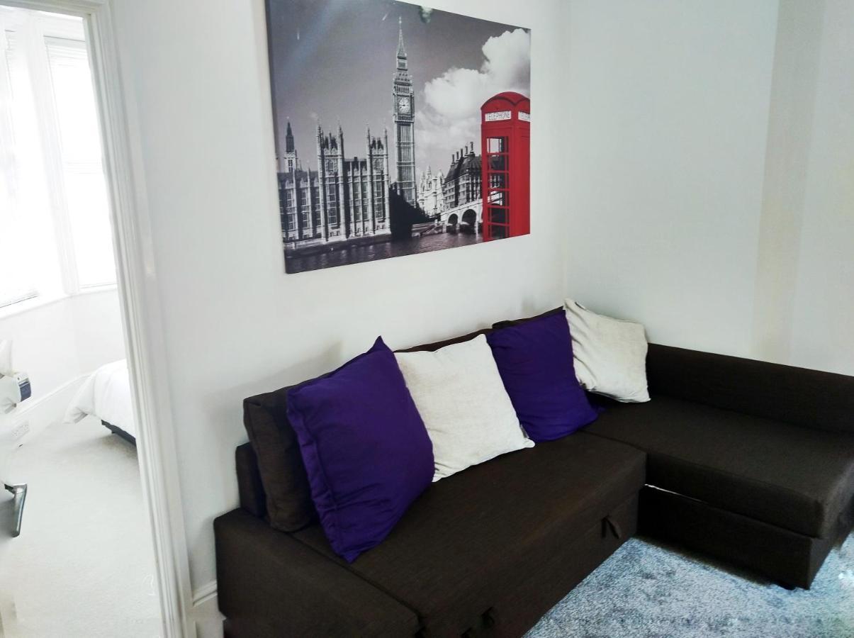 Entire Floor 2 Bedrooms On Westcliff Борнмът Екстериор снимка
